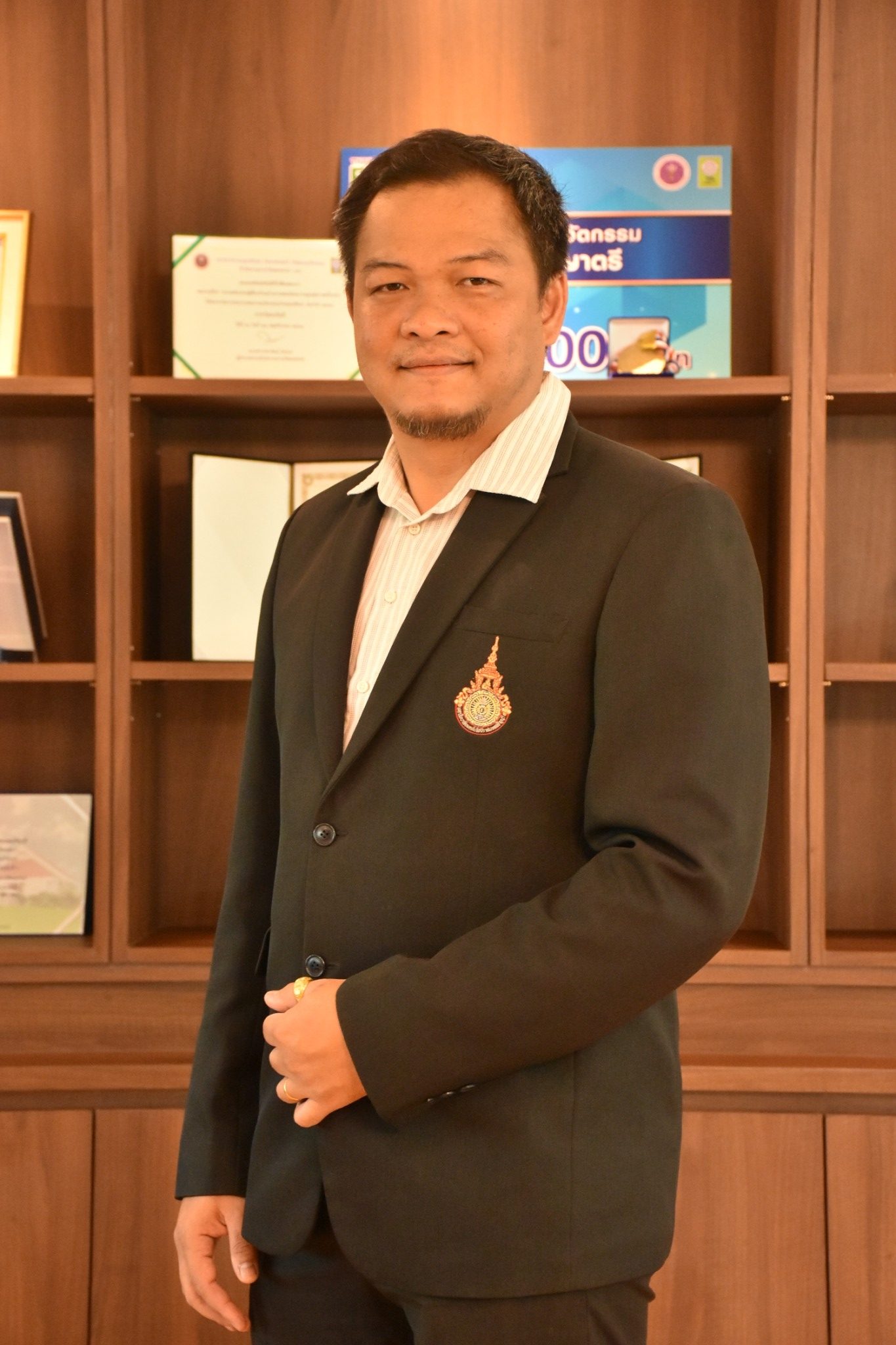 Asst.Prof.Dr.Nithiwatthn Choosakul